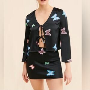 Lisa Says Gah Women’s Michelle Long Sleeve Tie Front Butterfly Cropped Top XS